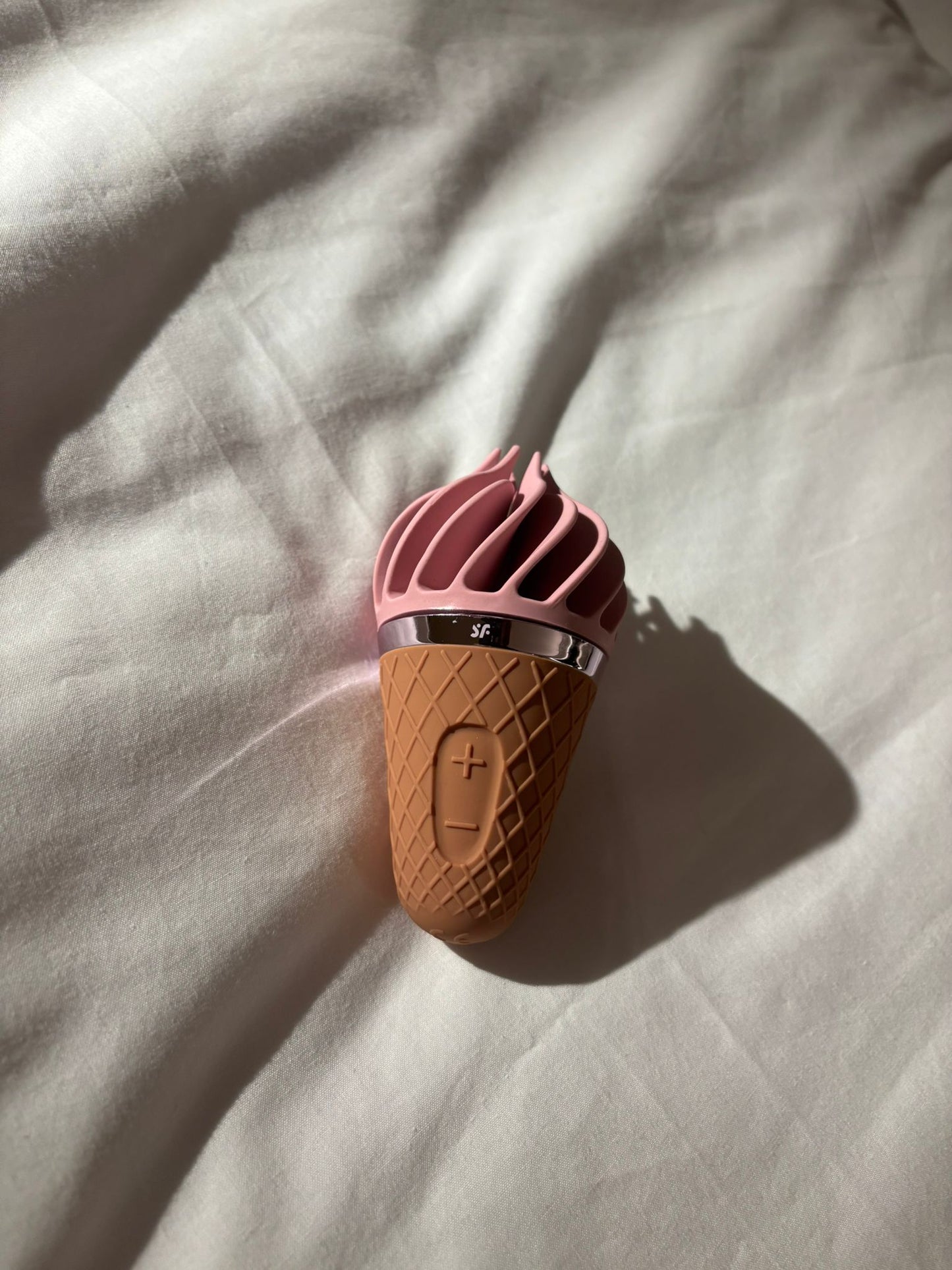 ESTIMULADOR DE CLITÓRIS LAYONS SWEET TREAT COM CARREGADOR USB SATISFYER LAYONS ROSA