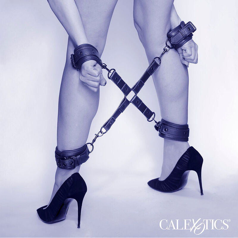 CALEXOTICS - NOCTURNAL CONECTOR HOG TIE CUERO AJUSTÁVEL PRETO