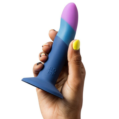 ROMP - PICCOLO DILDO DE SILICONE COM VENTOSA TRICOLORIDA 14 CM - Infernum Store