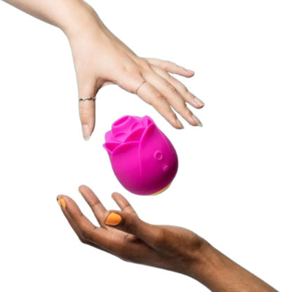 ROMP - ROSE 2.0 APARELHO DE SUCÇÃO CLITORIAL EM FORMATO DE ROSA - Infernum Store